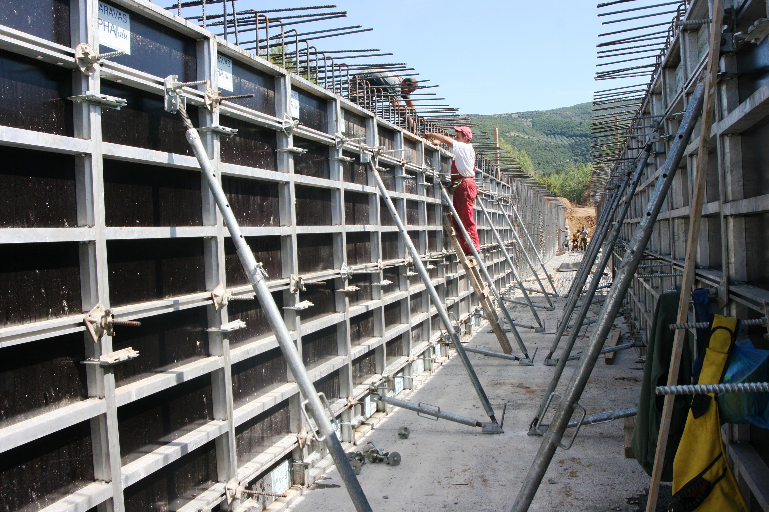 Оплати алуминиумски - наменети за оформување на бетонски конструкции и други слични флуиди.